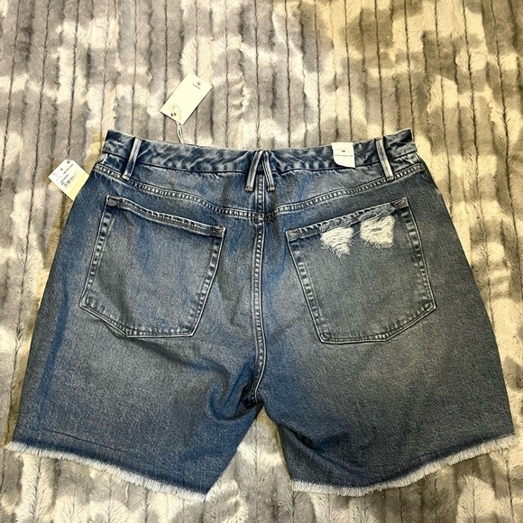GOOD American Good Icon Plus Size Short Size 15 - Picture 5 of 14